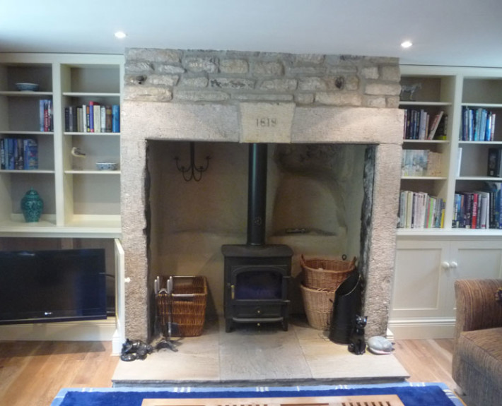 alcove-cupboards-with-TV-on-bracket