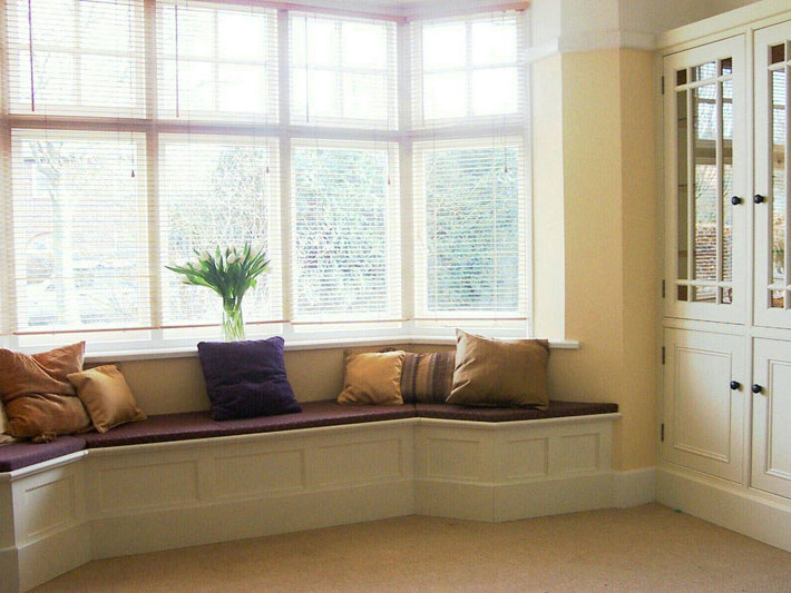 window-seat-and-glazed-alcove-cubpards