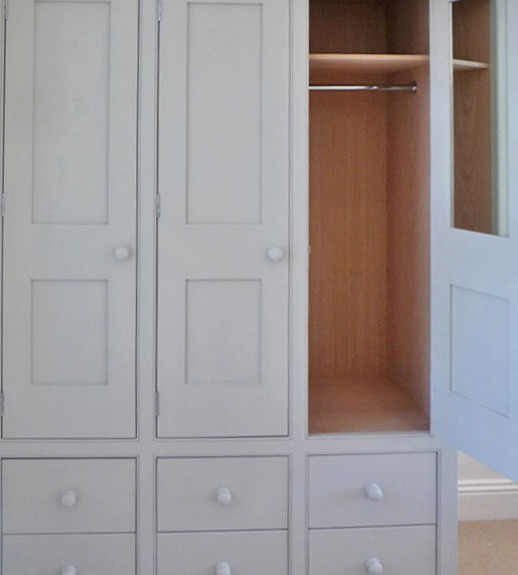 fitted_wardrobe_with_drawers